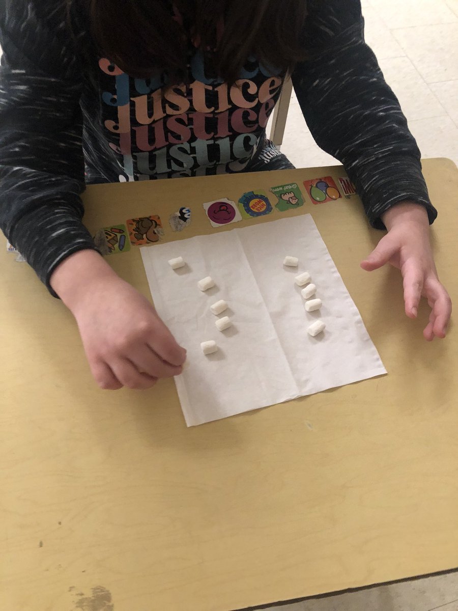 MrsKimsClass1's tweet image. Using marshmallows to work on fractions and halves. #funfractions #mathfun @GoodfellowPS @scdsbmath