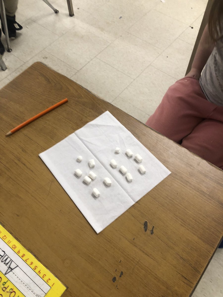 MrsKimsClass1's tweet image. Using marshmallows to work on fractions and halves. #funfractions #mathfun @GoodfellowPS @scdsbmath