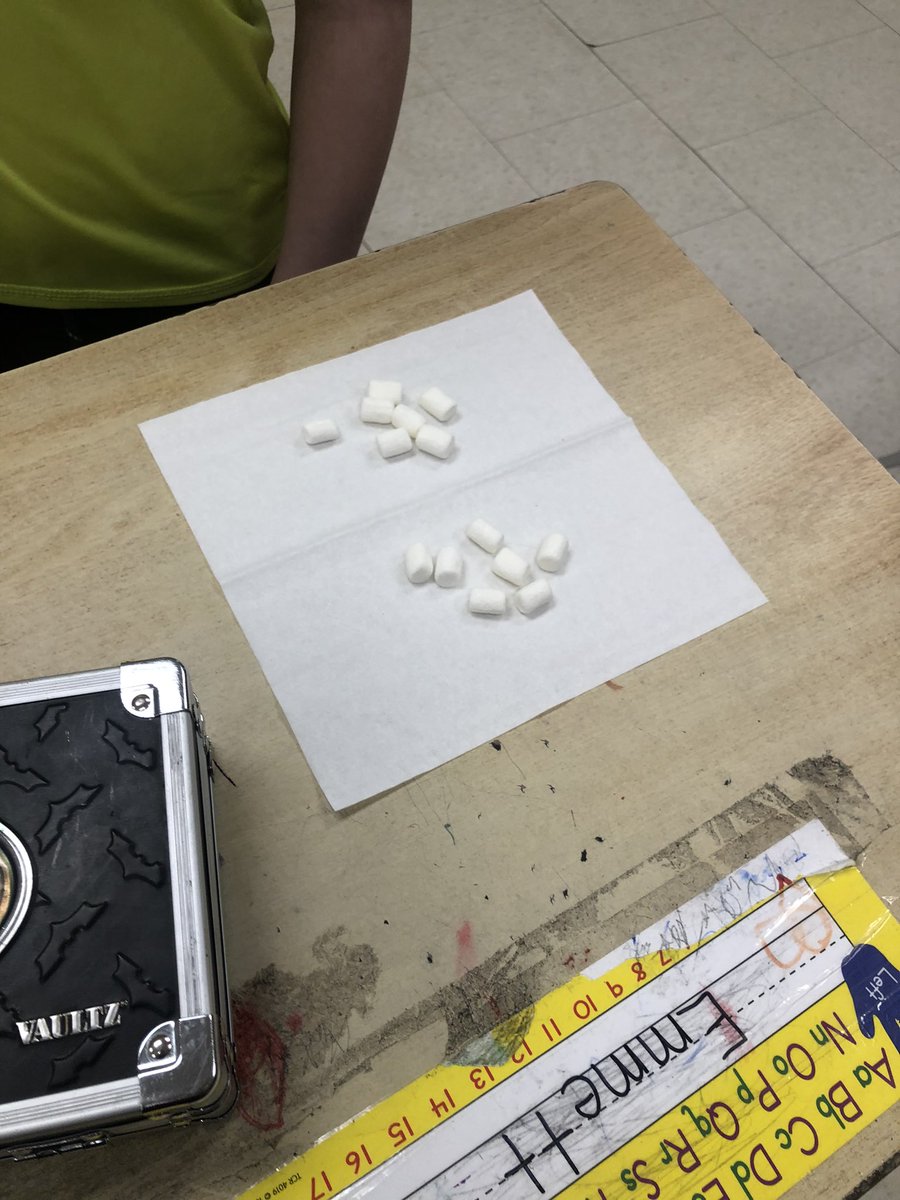 MrsKimsClass1's tweet image. Using marshmallows to work on fractions and halves. #funfractions #mathfun @GoodfellowPS @scdsbmath