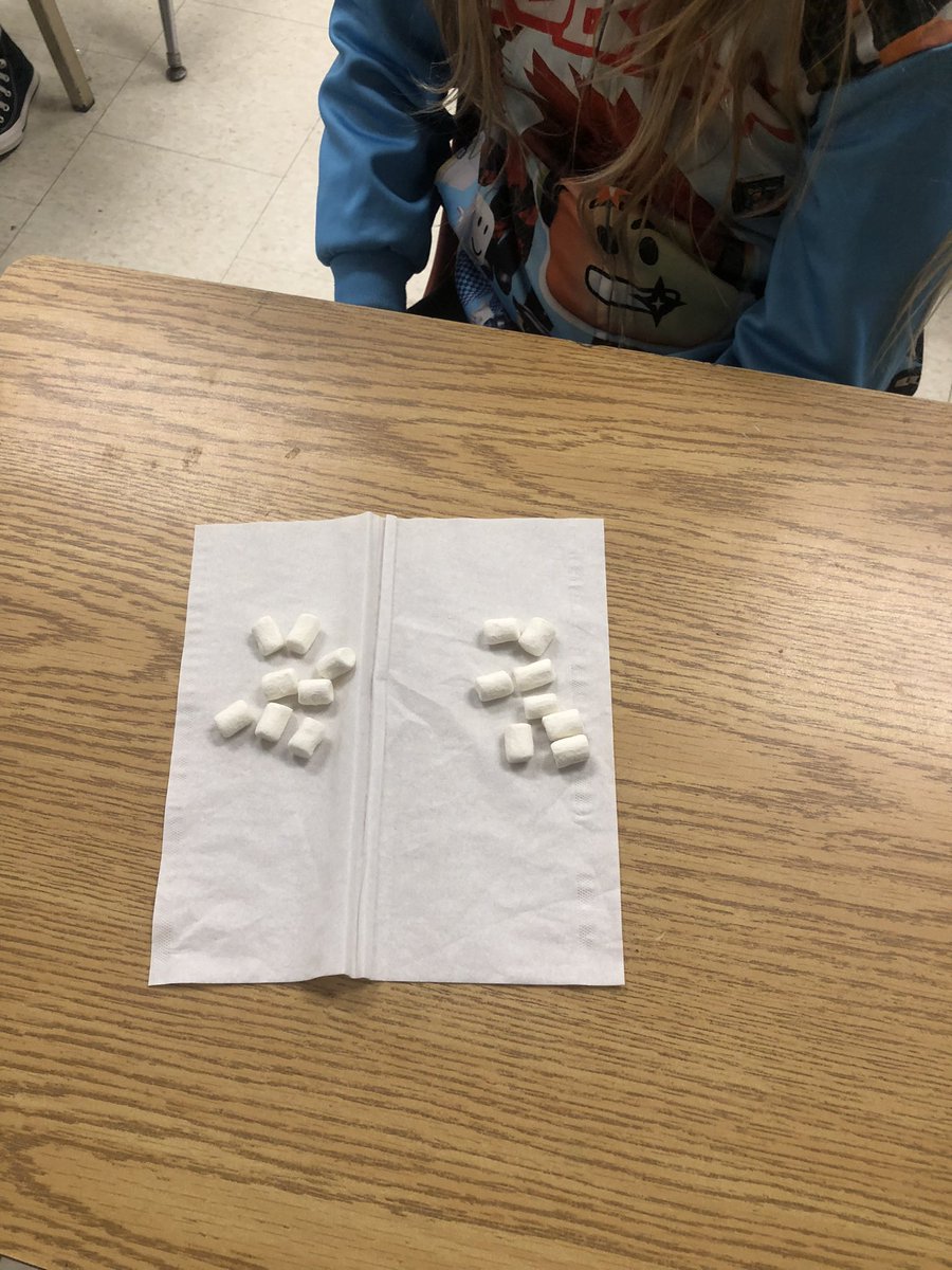 MrsKimsClass1's tweet image. Using marshmallows to work on fractions and halves. #funfractions #mathfun @GoodfellowPS @scdsbmath