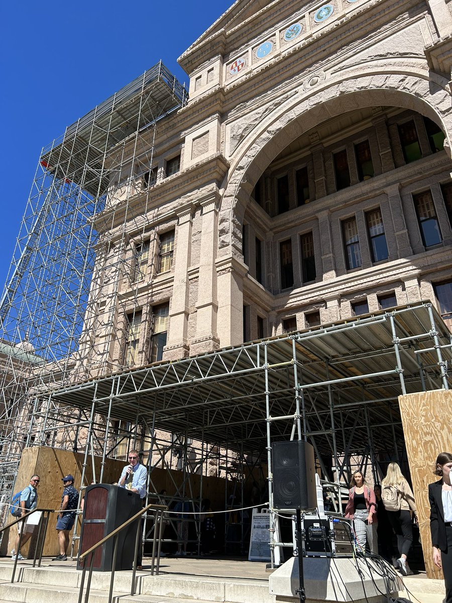 DestaniErwin's tweet photo. Rally on the Capitol Steps: Students sharing their voices about topics!! Paid practicums… Yes!! #TarletonSWAD23
#pavingpathways2023
@DrFeMurray #SWADTX2023 https://t.co/bsOhVX7zM8