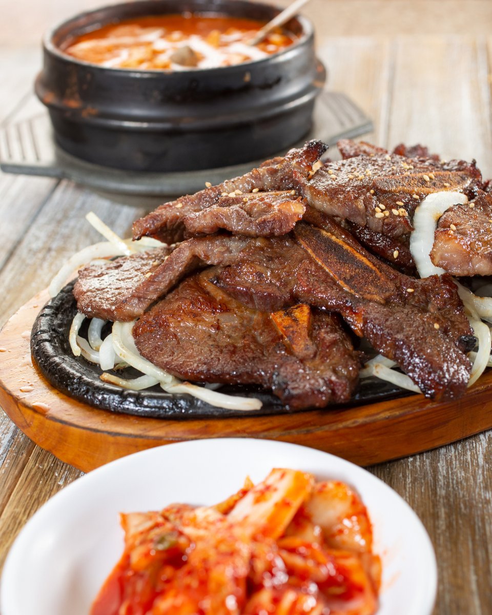 SoftKaju's tweet photo. When in doubt, order a combo of Tofu soup and Galbi. It will surely not disappoint 👏

#kajusofttofu #koreanfood #ocrestaurants #topfoodinoc https://t.co/UjjF3fB2Zp