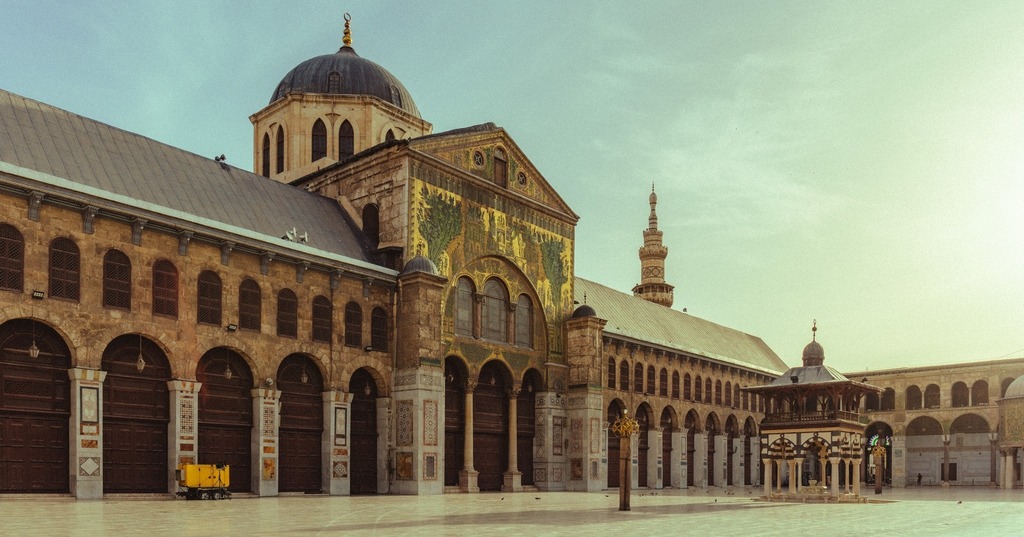 Crazy_Puffin_'s tweet photo. The Great Mosque of Damascus (Umayyad Mosque) is an great monument of world architecture 🕌🔨

Colourful mosaics, melodic minaretes and towering domes..this mosque is literally an artistic and architectural masterpiece. 🏺The Umayyad Mosque is one of th… https://t.co/QbsgzxRgRL https://t.co/pEjzCswoh9