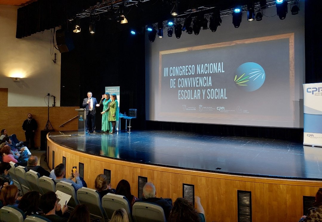 👏Con la ponencia de <a href="/_IreneVilla_/">Irene Villa ☮️</a> sobre el perdón, la confianza, el agradecimiento y, sobre todo, la felicidad, termina  la tercera edición del Congreso Nacional de Convivencia Escolar y Social en #Alcantarilla