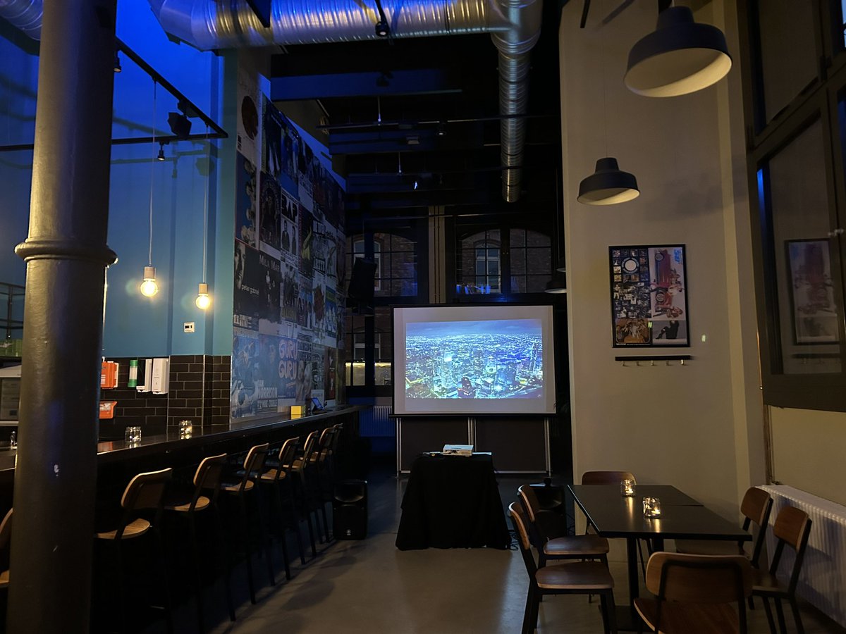 <a href="/MZBildungsbier/">#MainzerBildungsbier</a> Volume 1 :) Danke Marek und Thomas <a href="/erklaerbrueder/">MüllertrifftSchmidt</a> und an alle, die Teil des Ersten Mainzer Bildungsbiers waren. Ihr habt in dieser tollen Location zu einem sehr gelungenen Abend beigetragen! Im Sommer geht’s weiter @UlfneumannWe <a href="/BrittiMT/">Britta Müller</a>