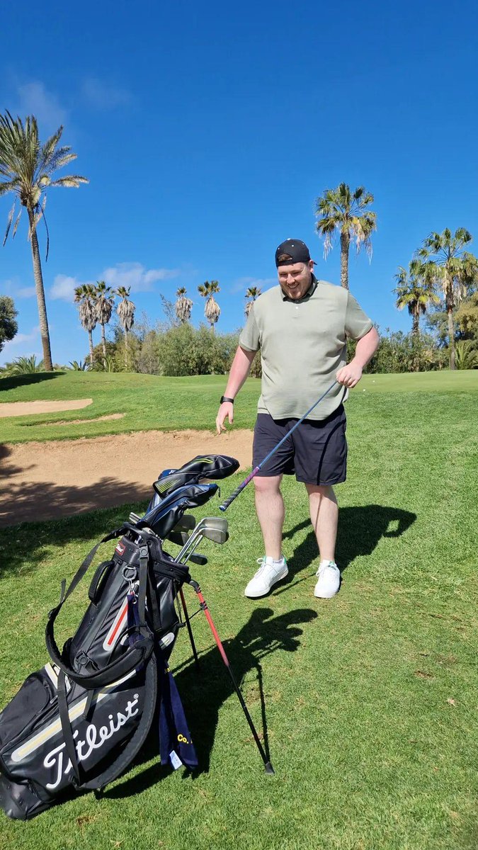 Stoogzy's tweet photo. Scotland might be the home of golf, but it hit a little bit different today 😂

I'm definitely a fair weather golfer 🏌‍♂️🤙

Also shout out my Social Media manager for the day @RhianT2404 😂😂😂 https://t.co/91OoHOVWwC