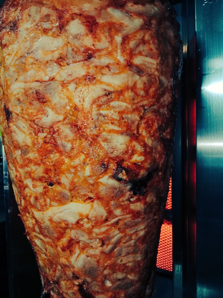 bilalhanjra87's tweet image. A jao shwarma lovers #donerkebab #shwarma