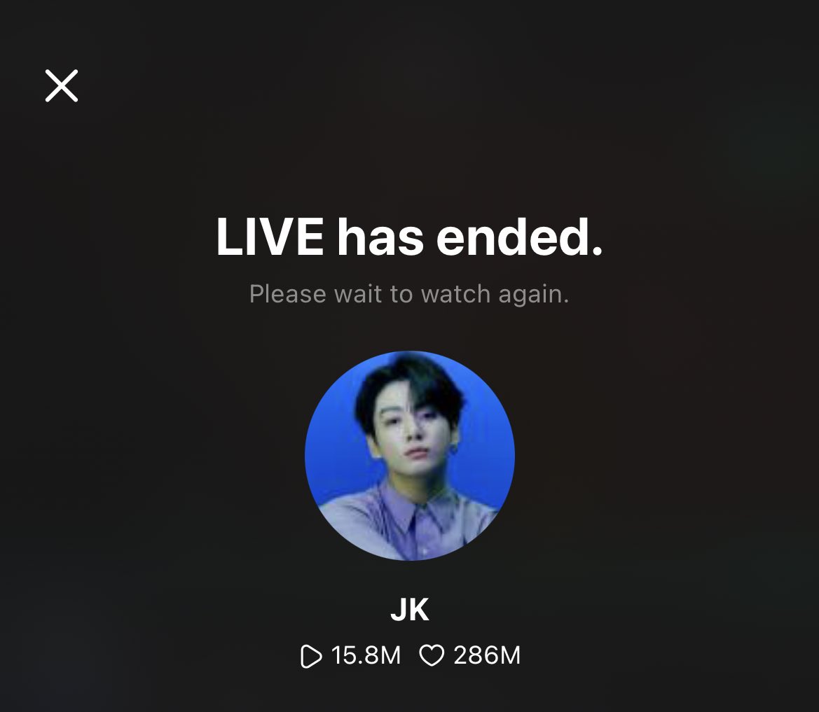 archiveforJK's tweet photo. i guess someone from the staff ended the live 😭😭 https://t.co/zzL3cROjcC