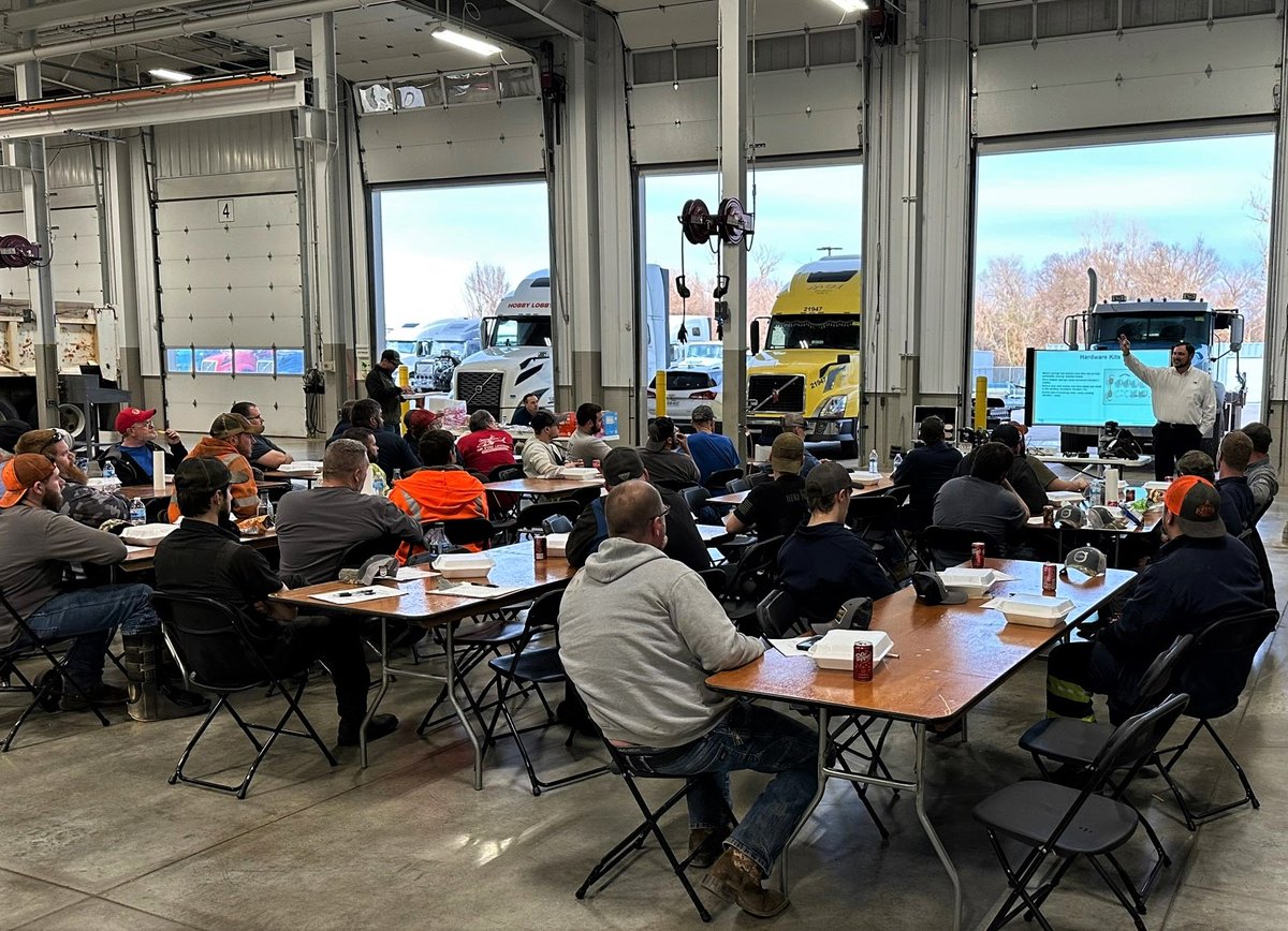 BrucknerTruck's tweet image. CUSTOMER &amp;amp; EMPLOYEE TRAINING / DEVELOPMENT – Bendix Brake Shoe Clinic in OKC this week... Thanks Brandon Hadley, Bendix rep, for training up these folks on brake systems.  
#bruckners #bendix #brakesystems #brakecertification #trainingday #traininganddevelopment