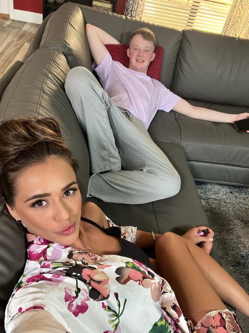 Here with @Jimmymichaelsx on set for @MyPervyFamily and big thank you to @HussieModels https://t.co/<a class="tags" href="/tag/jimmymichaelsx">@jimmymichaelsx</a><a class="tags" href="/tag/mypervyfamily">@mypervyfamily</a>