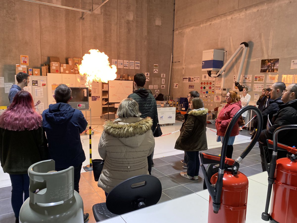 khartab's tweet photo. Même après 20h, nos étudiants motivés et engagés sont toujours là pour expliquer les atouts de nos formations #iut #iutrcc #FierDeNosEtudiants 👏 #B_U_T #HSE #OSEZLIUT #JaimeMonIUT #SPV
MERCI pour votre #engagement sans faille ! #SapeursPompiers #SPV https://t.co/kFJ2jpGmy3