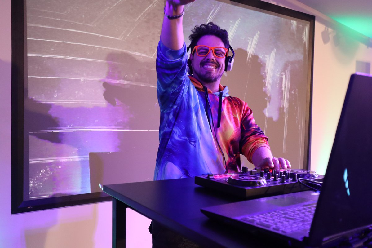 🥳It was amazing last week to join <a href="/ZaidZaim2k/">Zaid Zaim</a>, <a href="/lucas_martinic/">Lucas Martinic</a>, the <a href="/unity/">Unity</a> #community in Berlin, and many who joined remotely to hear <a href="/AntoniaRForster/">Antonia Forster</a>'s VR dev. journey making the <a href="/LGBTQ_VR_Museum/">LGBTQ+ VR Museum</a> and my experience creating multiplayer co-op games with <a href="/poweredbyunity/">Unity Gaming Services (Inactive)</a>!