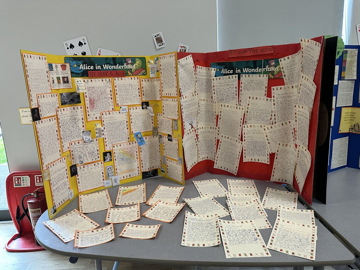 mesne_lea's tweet photo. Learning! Learning! Learning! Sharing the childrenโs work with our parents/carers at the end of the day was so important to us. Writing showcase #everychildawriter #learning #reAdingintowriting @cartwright_mrs @mrsunsworth35 https://t.co/M8RF8zMsxB