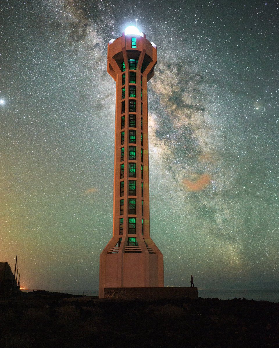 phantomteamlive's tweet photo. Por esto la Palma tiene uno de los mejores cielos nocturnos del mundo https://t.co/Hv00soJBYP