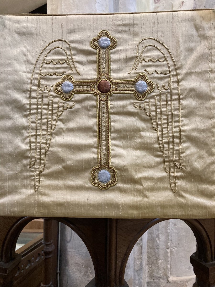 CatherineOgle's tweet photo. But the ancient angel wing motif lives on in the pulpit fall and altar frontal #echoes #wings #angels #NetherWallop https://t.co/YgJvkGwuPo