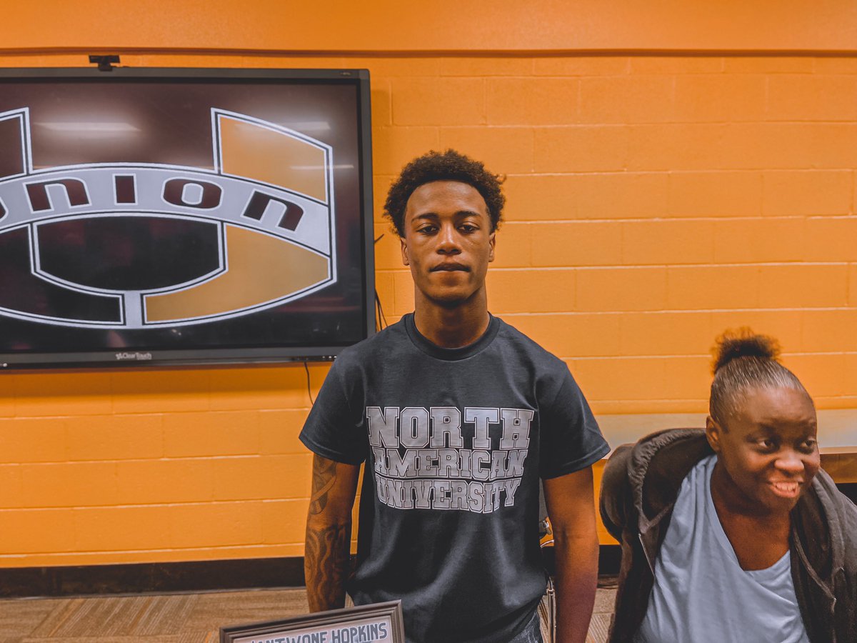 gotimed121's tweet photo. Signing day over On to a new chapter of my life @Gifted_22 @i10toi20 @NAU_Athletics @NAU_FB 
#5willbeback
#NAU💙🤍 https://t.co/jHNJYS1ZlB