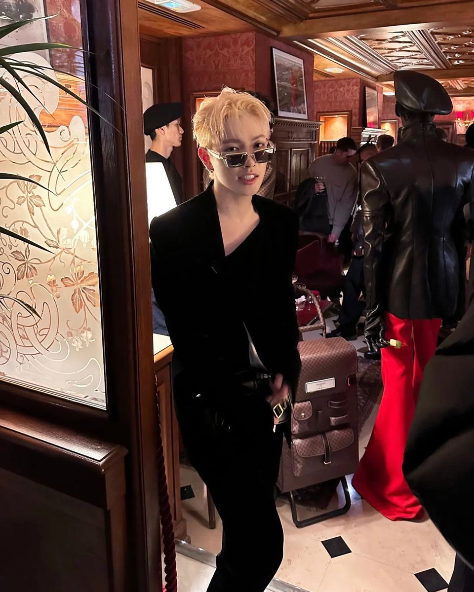caatwithluv's tweet photo. screaming crying throwing up https://t.co/IqeW1gZxiG