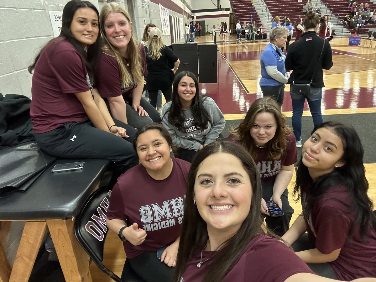 AHMOSportsMed's tweet photo. AHMO Sports Med helping out with WISD Special Olympics basketball this morning #givingback https://t.co/moi3bzYPlW