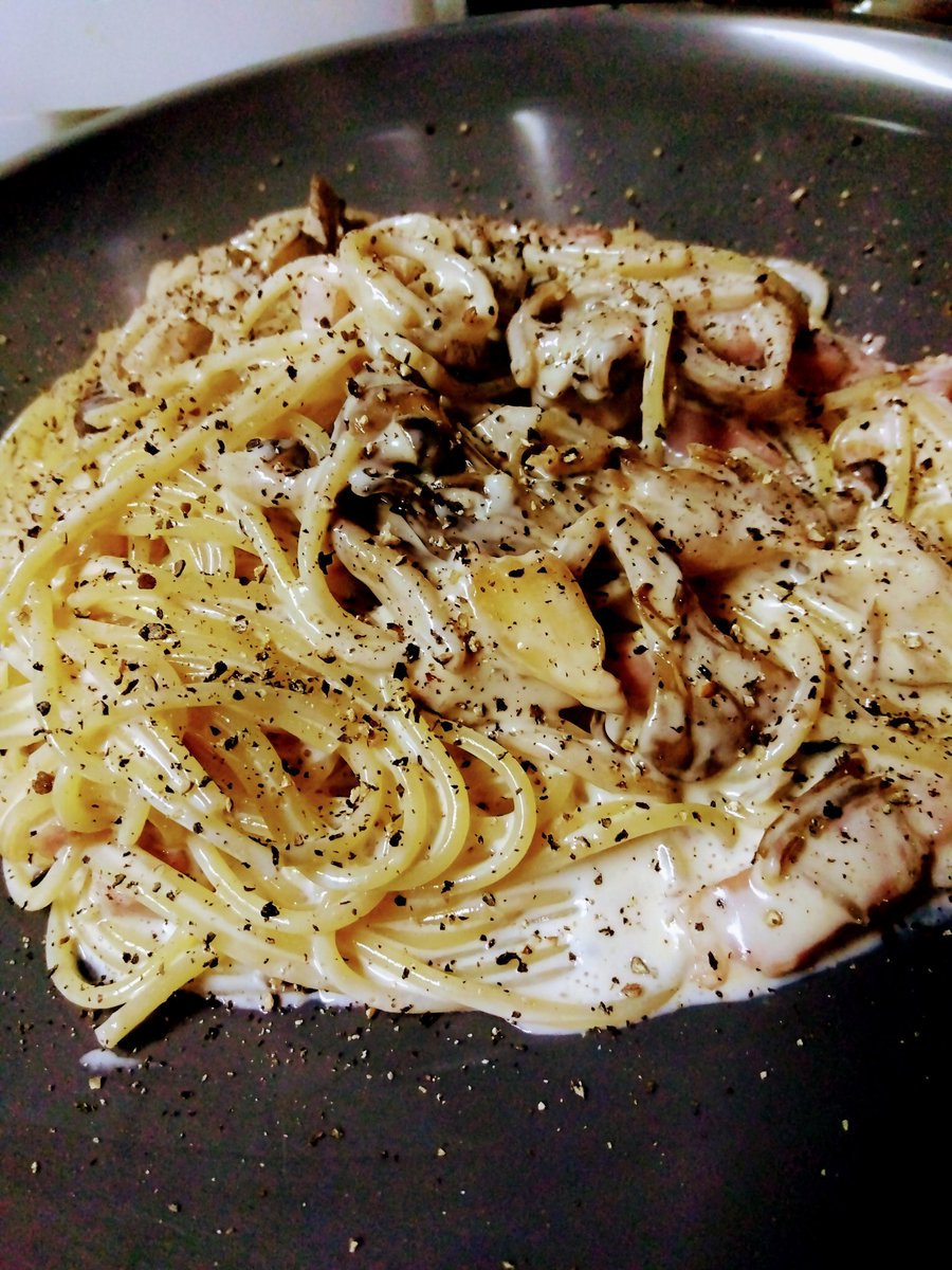 Katsuki_bass's tweet photo. 飯テロ
今日はクリームソースパスタ！！
腹減って切れそう！！！やっば！！！www
#本日のパスタ https://t.co/jRDNaQiWSh