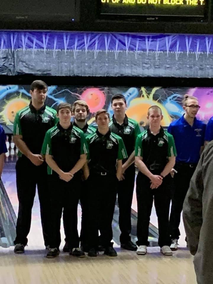 e_m_hedden's tweet photo. Good luck to the Derby HS boys varsity bowling team! Here’s a picture from Colbys 1st meet as a Freshman and now his last 💚🎳🐾☺️ @Derby_Bowling https://t.co/FvxlwKnzLD