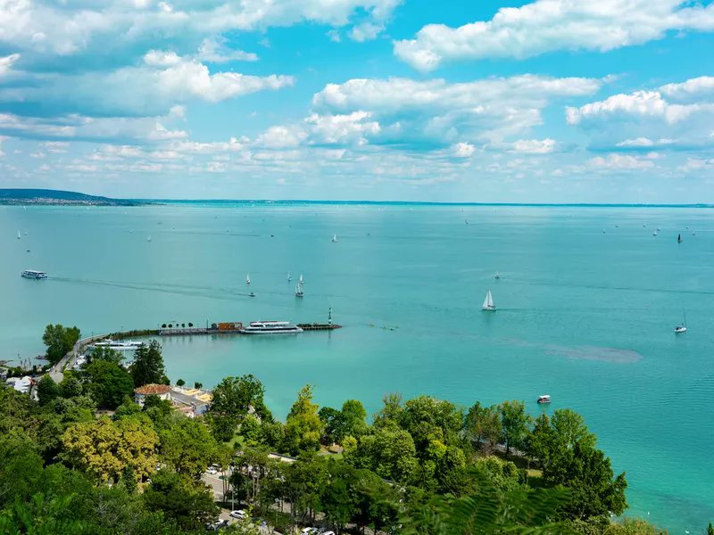 CapitolStarTori's tweet photo. You can't go wrong by visiting these small lake towns in #Europe. #familyvacations  https://t.co/UfeWWJ7Dld https://t.co/ByaAjaLxNP