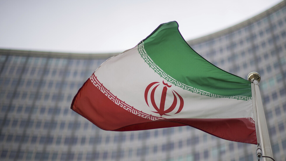 RTarabic's tweet photo. بيربوك تتعرض للسخرية من جديد.. المتحدث باسم الخارجية الإيرانية ينشر تغريدة ضد وزيرة خارجية ألمانيا  
للمزيد: https://t.co/U4RuVL86bA https://t.co/My1KhWeBty