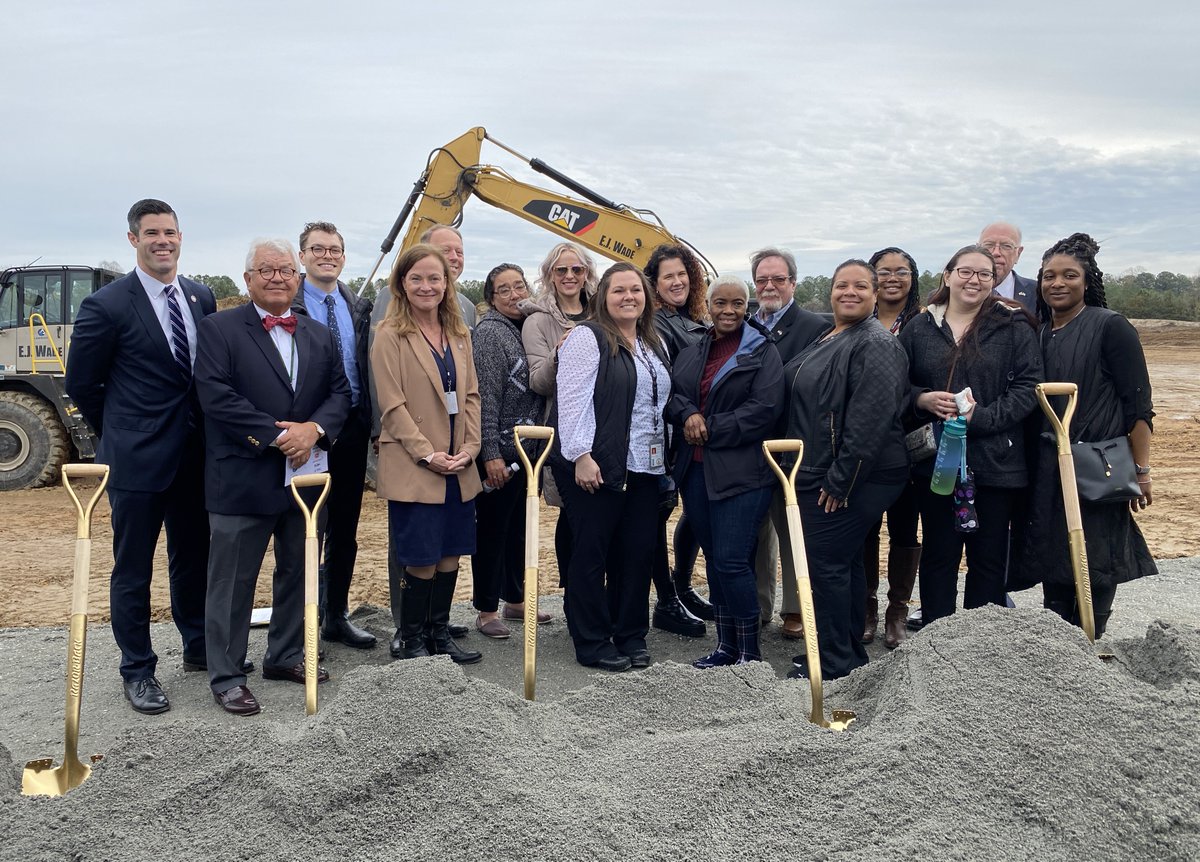 VDHgov's tweet image. Groundbreaking news! A new Central Laboratory is being constructed in Hanover County by @SkanskaUSA. It will house the central and statewide operations of the VDH Office of the Chief Medical Examiner &amp;amp; offices of the @VAForensicSci. The building completion date is late 2025.