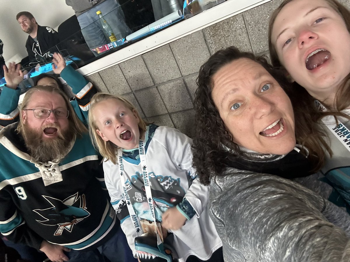 lunadoodle's tweet photo. @jbecher @Williameklund72 Goal selfies for the win!! https://t.co/hZHUJdqFbc