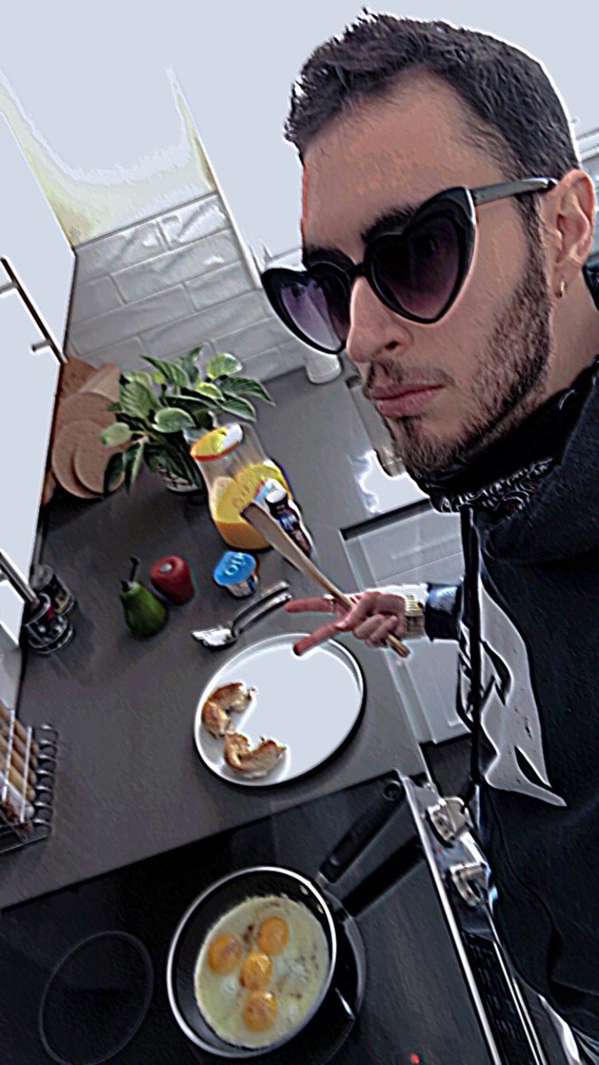 ︻╦̵̵͇̿̿̿̿╤── tweet media