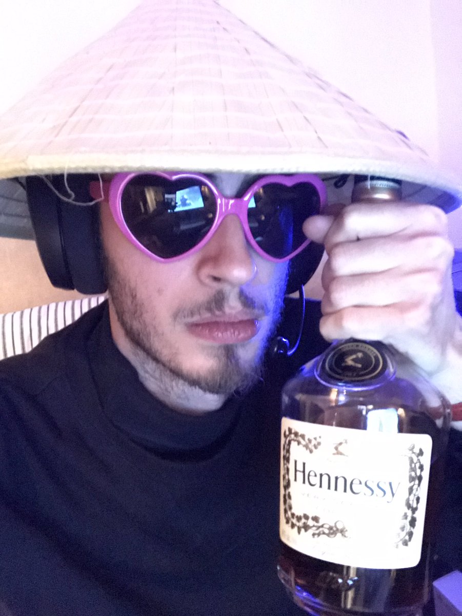 ︻╦̵̵͇̿̿̿̿╤── tweet media