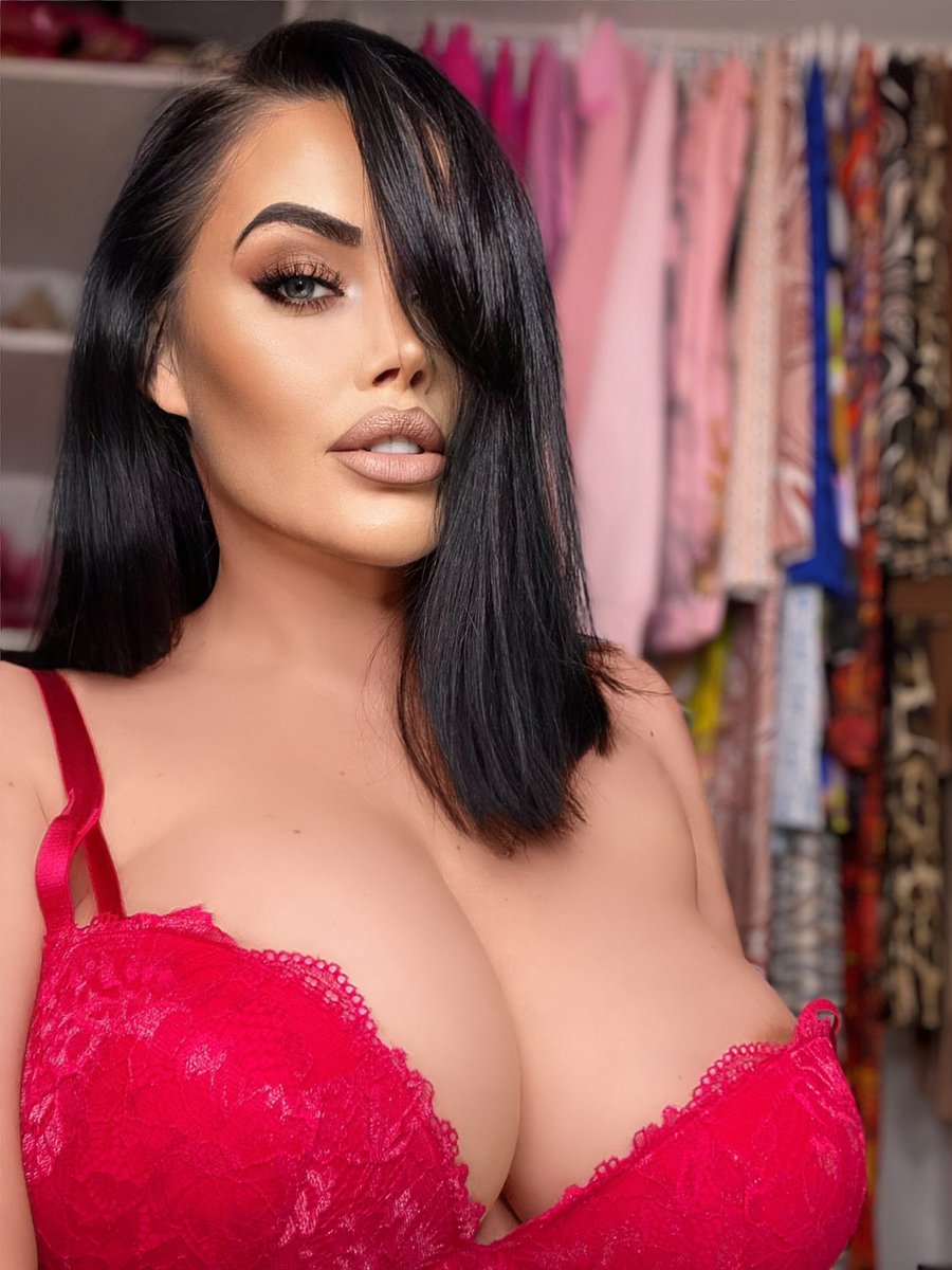 emmagreenmodel's tweet image. Describe my tits in one word. 🤭

RT to win 6 months free sub to my naughty page!!