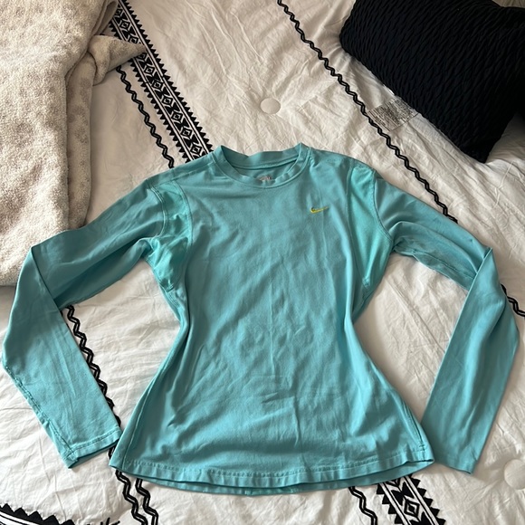 dltaylor682's tweet photo. So good I had to share! Check out all the items I'm loving on @Poshmarkapp #poshmark #fashion #style #shopmycloset #eddiebauer #gildan #nike: https://t.co/Bz5h3wO1ws https://t.co/NcjdGUAY7s
