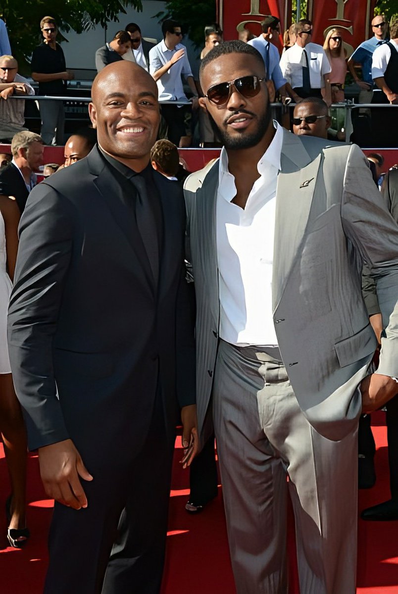Jon Jones voltou a manifestar sua admiração por Anderson Silva. "Eu tenho as luvas do meu lutador favorito de todos os tempos, o Sr. Anderson Silva. Eu serei fã do Anderson até o dia em que eu morrer. Eu absolutamente amo o Anderson", disse Jones em vídeo promocional do UFC 285.