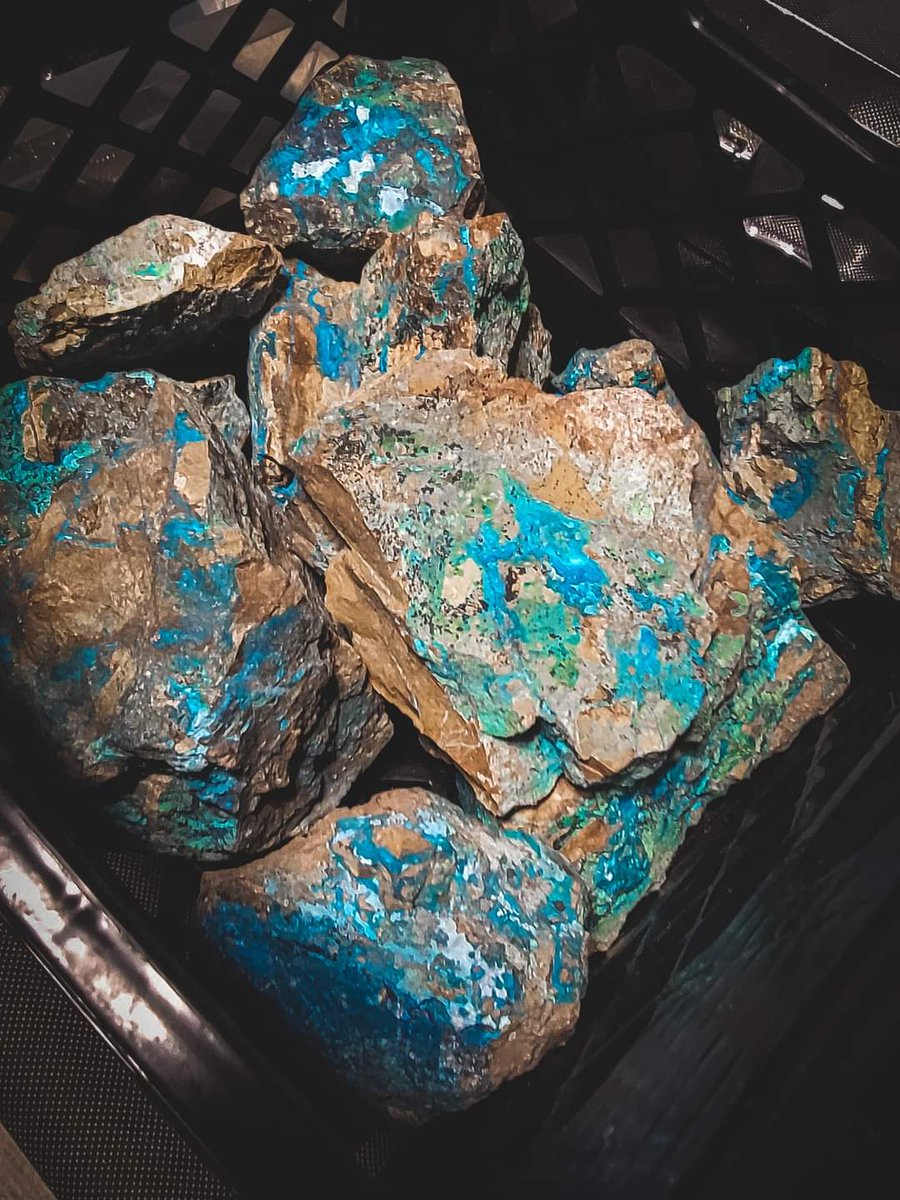 ccscottaz's tweet photo. A couple of weeks ago, I posted some pictures of Chrysocolla before we mined it, so today, I'm following up with pictures!

To purchase some of these pieces or any of the MANY others, come down to my family booth at the Rock &amp; Gem Show at MCC, running tomorrow and Sunday! https://t.co/T091b91X5N