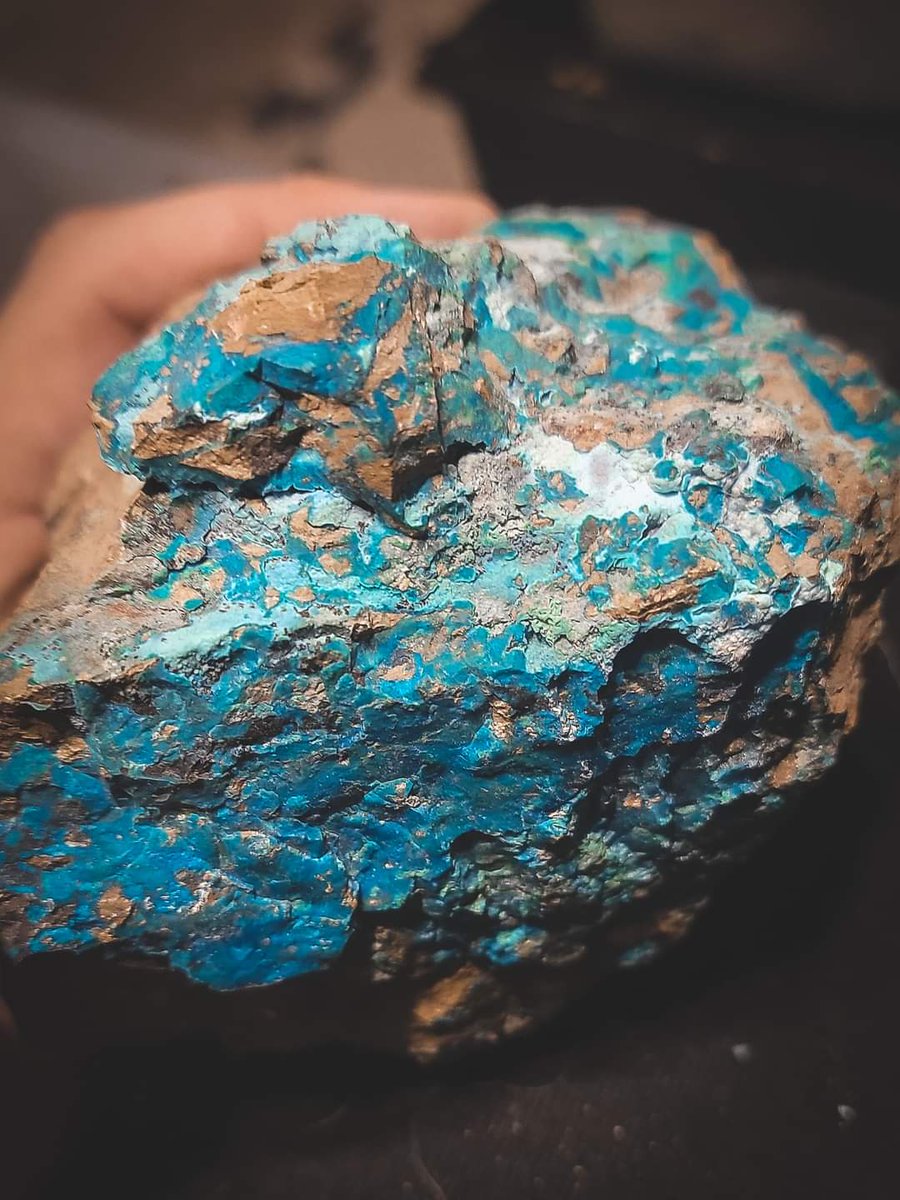 ccscottaz's tweet photo. A couple of weeks ago, I posted some pictures of Chrysocolla before we mined it, so today, I'm following up with pictures!

To purchase some of these pieces or any of the MANY others, come down to my family booth at the Rock &amp; Gem Show at MCC, running tomorrow and Sunday! https://t.co/T091b91X5N