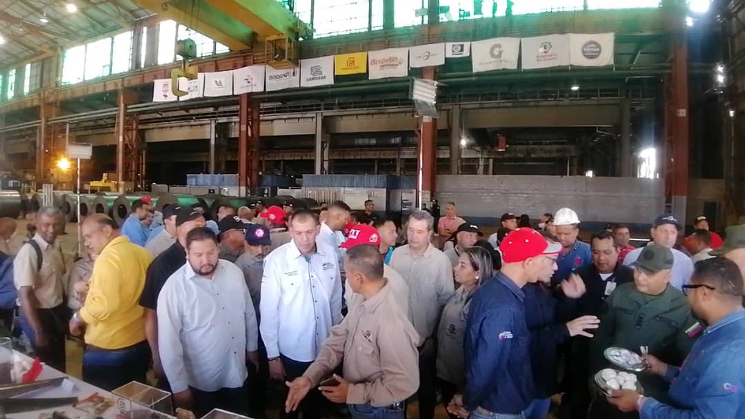 Mira_Venezuela's tweet photo. En el marco del Encuentro de los CPT, en el Edo. @MRTBolivar3_, TUPAMARO acompañó a la clase obrera junto los camaradas @HAbreuMRT Ministro de @IndustriasVE  y a @WBenavides_MRT Sec. Gral. Nal. Diputado AN, desde las Industrias Básicas de Guayana.
#ChávezCorazónDeLosPueblos https://t.co/iycNrc7eGY