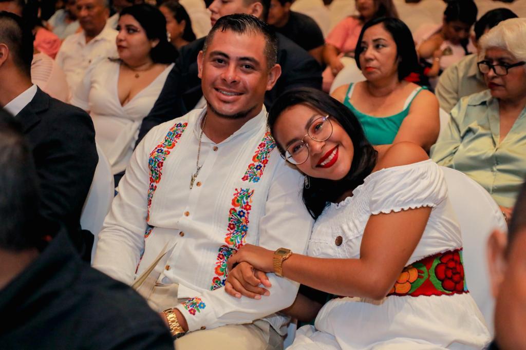 JM_UNANUE's tweet photo. (...) que este día contrajeron matrimonio dentro del programa Bodas Colectivas 2023.

Agradezco el respaldo del Registro Civil y el apoyo del DIF Municipal para la realización de este evento, donde se formalizó la unión de las parejas que a partir de hoy (...) https://t.co/aGtmFz3hnL