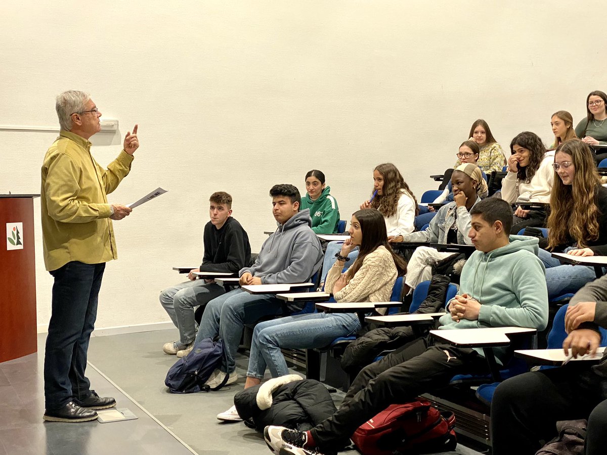 Avui hem participat en la 14a #olimpiadadegeologia. Estem molt contents ja que en Yassin Tanane s’ha classificat en 1r lloc i Marti Belana en 2n! El dia 25 de Març representaran a Lleida a la final estatal que tindrà lloc a Jaén. <a href="/aepect/">aepect</a> @ETSEA_UdL <a href="/UdL_info/">Universitat de Lleida (UdL)</a> #geologia #CTMA