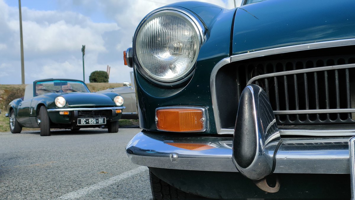 JouMike's tweet photo. #Bidart #cbva #MGB #TriumphSpitfire #classiccars #vehiclesanciens https://t.co/nWOM6Atkgk
