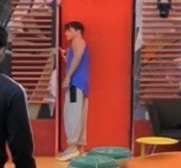 kikisett's tweet photo. “Contro il regolamento” #gfvip #oriele https://t.co/J0Dp3wE4n2