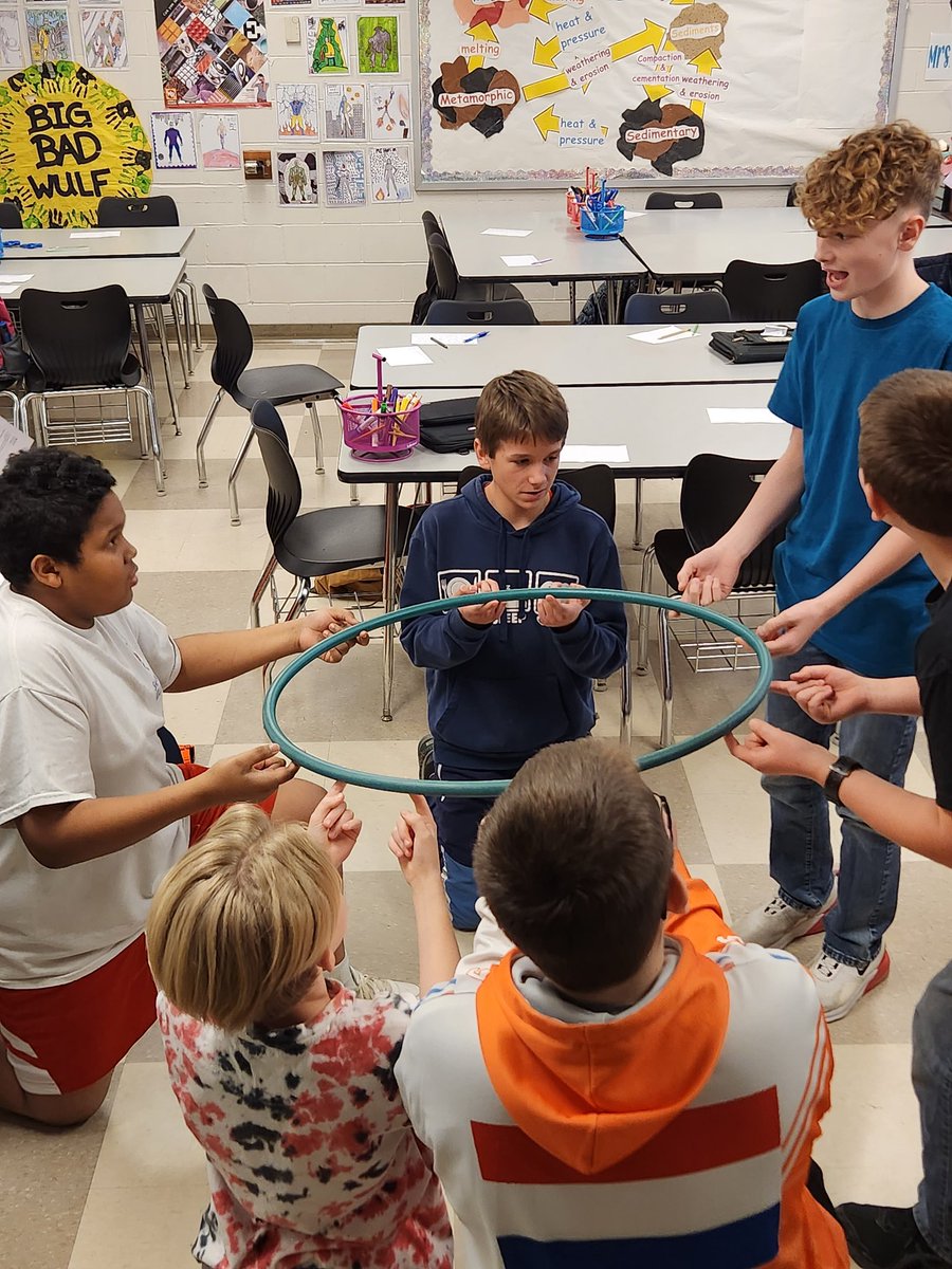 evgmiddleschool's tweet photo. Think it's easy??? Give it a try. These kids know how to work together. https://t.co/3bKrNfL8q5