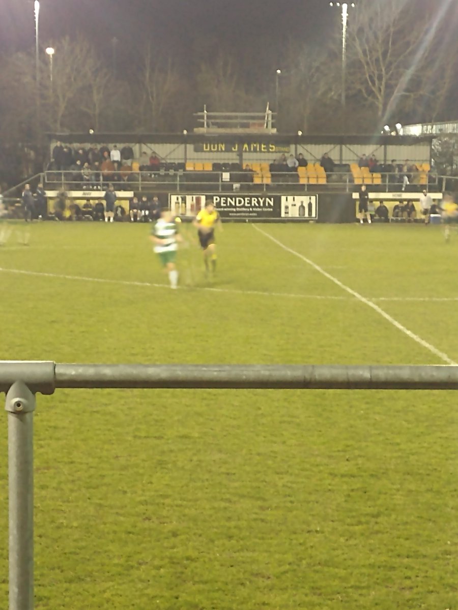 rhysw1's tweet photo. Criw o gefnogwyr swnllyd Celtiaid Cwmbrân wedi meddiannu eisteddle Don James. Lot o chants chwarae teg sy'n anghyffredin iawn yn Cymru South (blaw am @BarryTownFans obvs) #groundhopping https://t.co/Rner169pd9