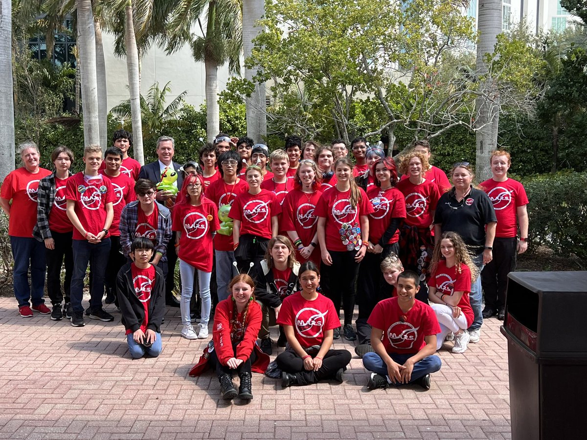 lisaseymour1's tweet image. Thank you Superintendent Burke for supporting the @DwyerHS, @PBGHSofficial, &amp;amp; @jupiter_high M.A.R.S. Robotics club at their competition today! @DwyerPrincipal @pbcsd @Ed_Tierney1 @GFsheffield @561Sdpbc @DianaFedderman #FIRSTrobotics #WeAreDwyer