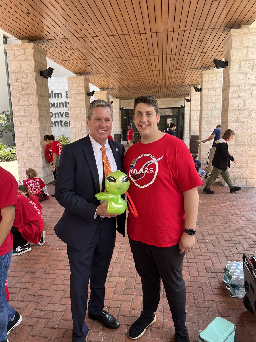 lisaseymour1's tweet image. Thank you Superintendent Burke for supporting the @DwyerHS, @PBGHSofficial, &amp;amp; @jupiter_high M.A.R.S. Robotics club at their competition today! @DwyerPrincipal @pbcsd @Ed_Tierney1 @GFsheffield @561Sdpbc @DianaFedderman #FIRSTrobotics #WeAreDwyer