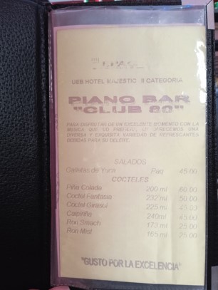 EpagHg's tweet image. El Piano Bar del Hotel Majestic, ubicado calle Frexes Esq. Mártires; le brinda una variada oferta de bebidas, coctelería y entremés. Con un horario de  1pm a 10pm todos los dias. Le esperamos. #EPAG-HG #HotelMajestic #Gustoporlaexcelencia