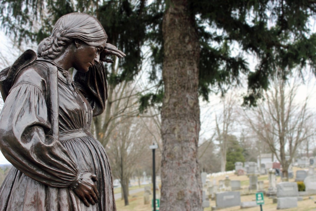 DestGettysburg's tweet image. While 6 months pregnant, Elizabeth Thorn buried 91 soldiers after the Battle of Gettysburg while her husband was away at war. There's a memorial to her and all the women of #Gettysburg at the cemetery, near the gatehouse.

#WomensHistoryMonth #CivilWar #history #travel