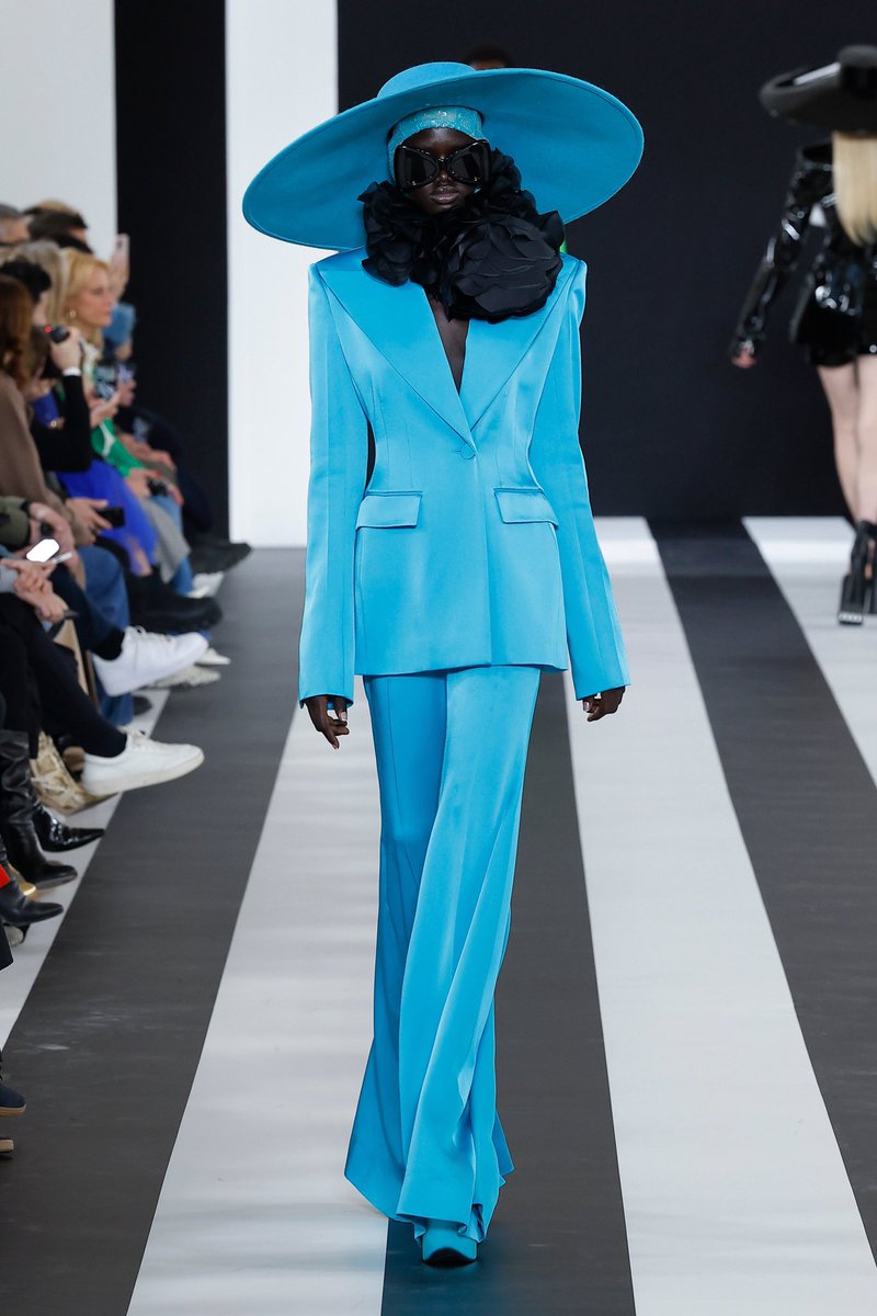 jacquemusx's tweet photo. Nina Ricci FW23 https://t.co/2B0MtXi1yy