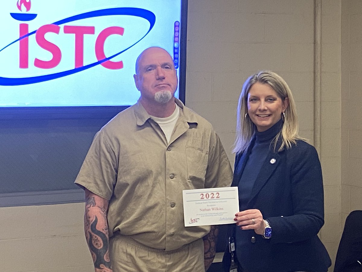 IngramState1965's tweet photo. Over the last month #IngramState Student Services have been busy traveling to recognize all honor students across the state! Students were recognized for making the President's List (4.0 GPA), Dean's List (3.9 GPA), and the Phi Theta Kappa Honor Society.
#ACCS https://t.co/QjOjGND6gO