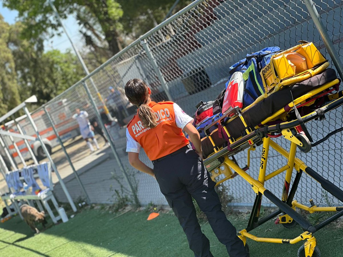 CPRServicesMx's tweet photo. Unidad 027
Realiza la Cobertura de partido de Fútbol Soccer de la Liga TDP correspondiente a la 3ra división profesional .
Agradecemos su preferencia .
#cprservices🇲🇽 #ambulanciasverificadas #ambulanciaseventos #soccer https://t.co/AhxQdUgu2Z