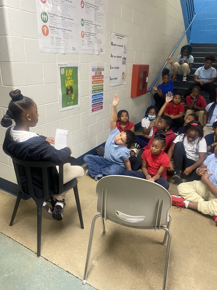 M9Kisha's tweet photo. Read Across RHE..
#ReadingRocks @RheLancaster
#StudentReader🧡🖤 https://t.co/qmWSVGVyHL